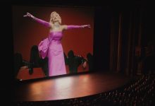 Фото - Фильму «Блондинка» устроили 14-минутные овации на Венецианском кинофестивале
